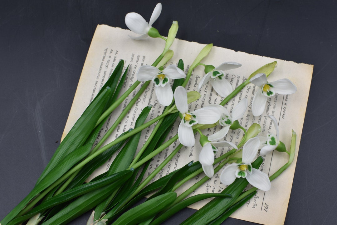 冷磁器スノードロップ：春の花の彫刻、リアルタッチフラワー価格1個