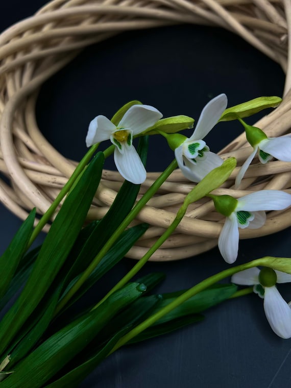 冷磁器スノードロップ：春の花の彫刻、リアルタッチフラワー価格1個