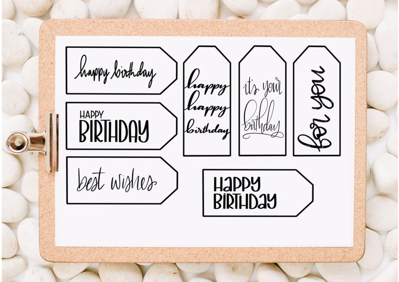K&ouml;nnte beinhalten: Druckbare Geschenkanh&auml;nger mit schwarzem Text auf wei&szlig;em Hintergrund. Die Anh&auml;nger zeigen verschiedene Geburtstagsgr&uuml;&szlig;e, darunter "Happy Birthday", "Es ist dein Geburtstag" und "F&uuml;r dich".