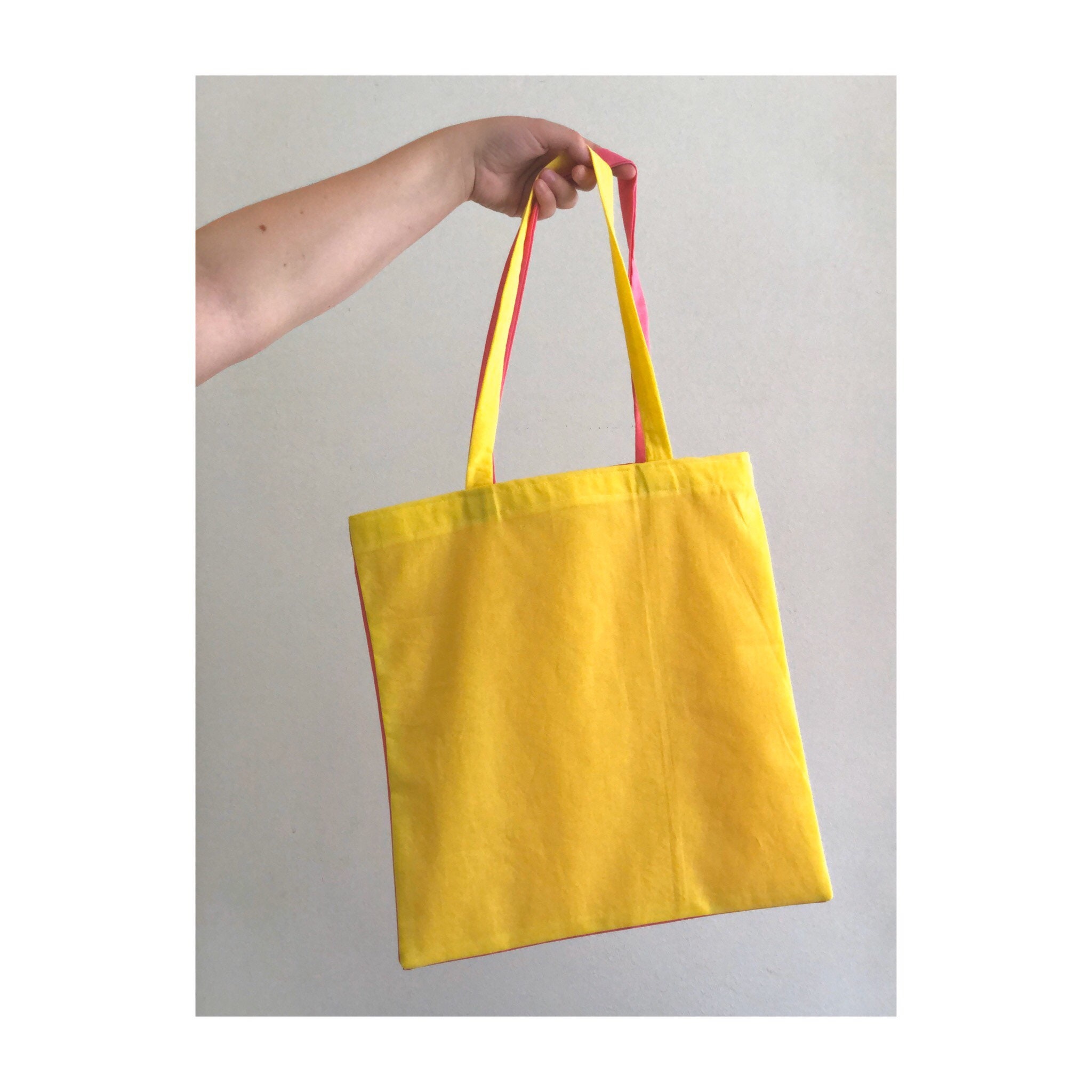 25 Ways to Decorate a Plain Tote Bag, HelloNatural.co