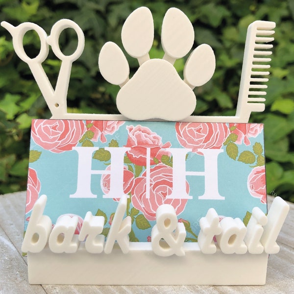 Nom personnalisé Dog Groomer Business Card Holder Display. Cadeau de porte-carte de bureau blanc pour pet groomer Personnalisé Animal Grooming Salon cadeau