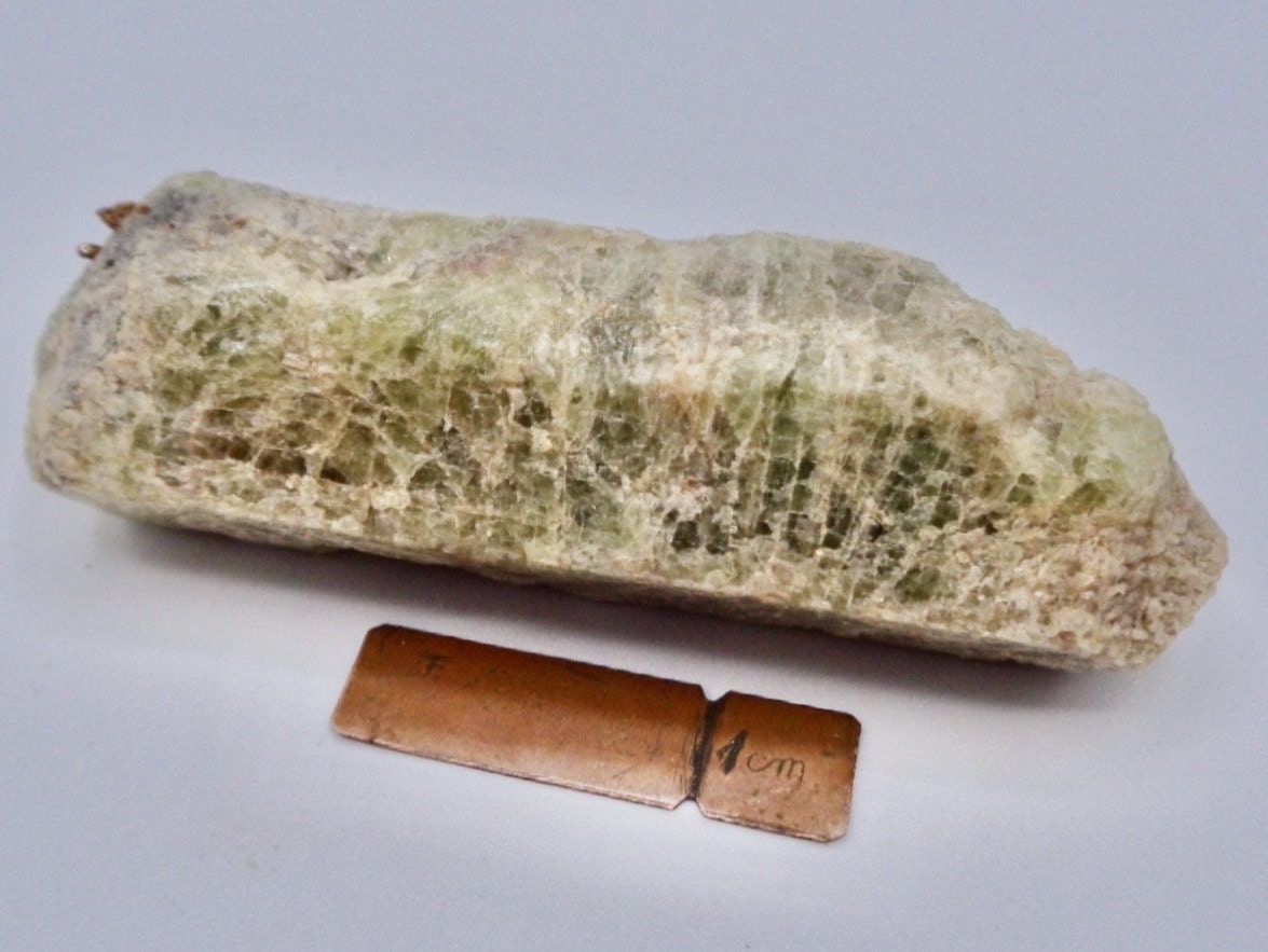 Fluorapatita (cristal flotante) de Bear Lake Diggings, municipio de Monmouth, condado de Haliburton, Ontario, Canadá