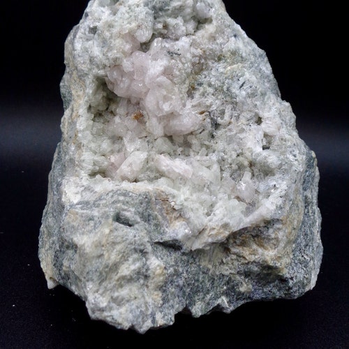 Popular Fluorapophyllite-(Na), Pectolite