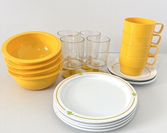 Vintage Picnic Dining Set Yellow  - Retro 70s 80s  - Campus Antiference Sun Tree Stripe Design - Camping Campervan