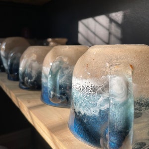 BLUE WAVES Beach Inspired Coffee Mug, Hand poured Resin Art, beach mug, glass coffee mug, glassware, stemless glass cup, beachy coffee cup imagem 2