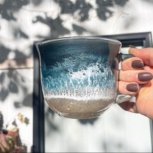 BLUE WAVES Beach Inspired Coffee Mug, Hand poured Resin Art, beach mug, glass coffee mug, glassware, stemless glass cup, beachy coffee cup imagem 6