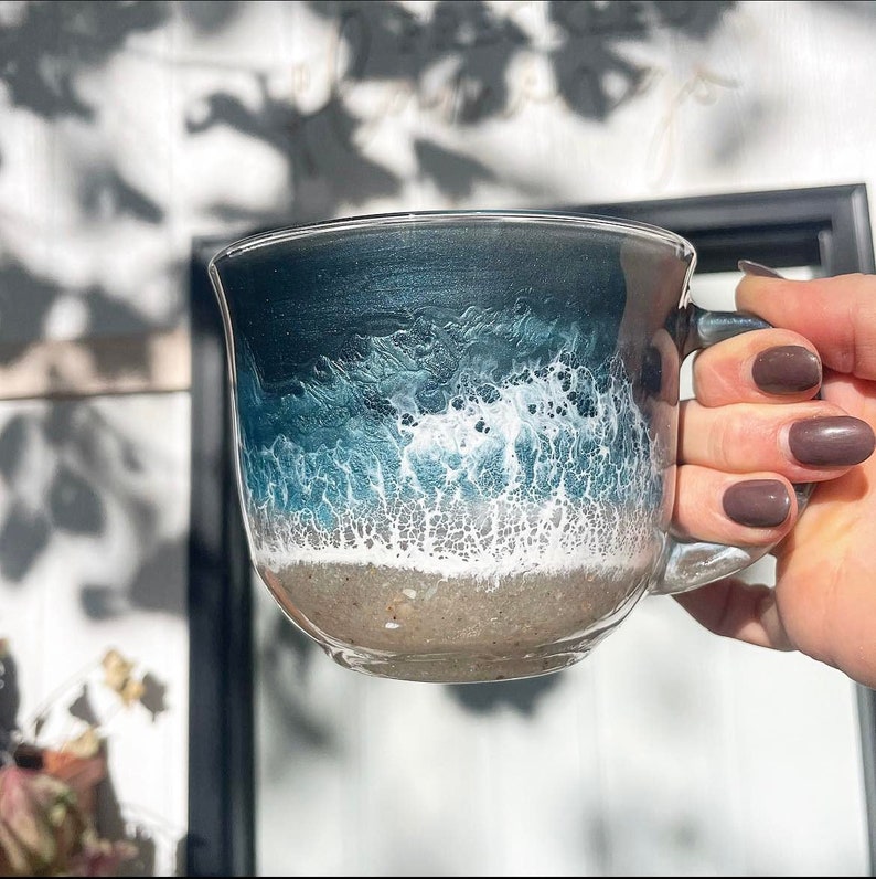 BLUE WAVES Beach Inspired Coffee Mug, Hand poured Resin Art, beach mug, glass coffee mug, glassware, stemless glass cup, beachy coffee cup imagem 6