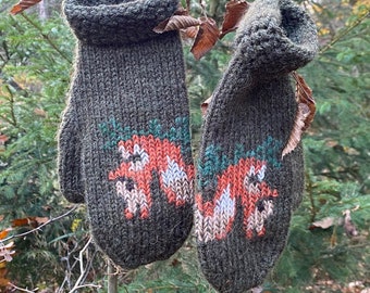 Squirrel knit mittens Knitted woman gloves with a squirrel motif Woodland animals mittens Animal mittens Embroidered gloves Wool mittens
