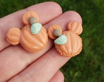 Pastel Pumpkin Spice Macaron Studs!