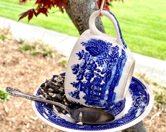 Mangeoire à oiseaux en forme de tasse de thé - Fabriquée à la main / vintage