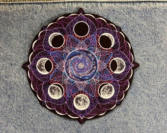 Phases de galaxie et de lune En fer mandala coloré sur le patch | Grand 7in