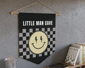 Drapeau à damier pour chambre d'enfant Little Man Cave | Bannière de chambre d'enfant à carreaux| Art mural pour chambre de garçon | Grotte du petit homme | Bannière de chambre d'enfant à carreaux