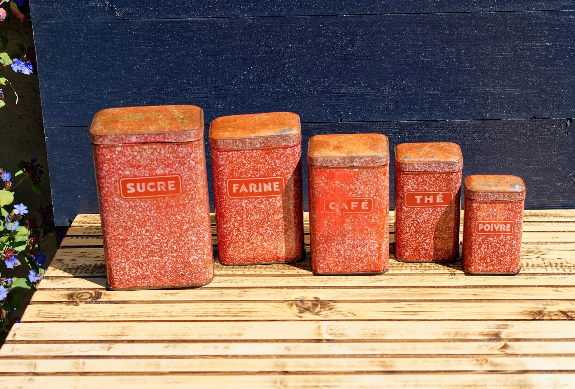 Années 1920 ~ Français Bidons de Cuisine Vintage Ensemble 5 Boîtes en Aluminium Empilables Red Bidon