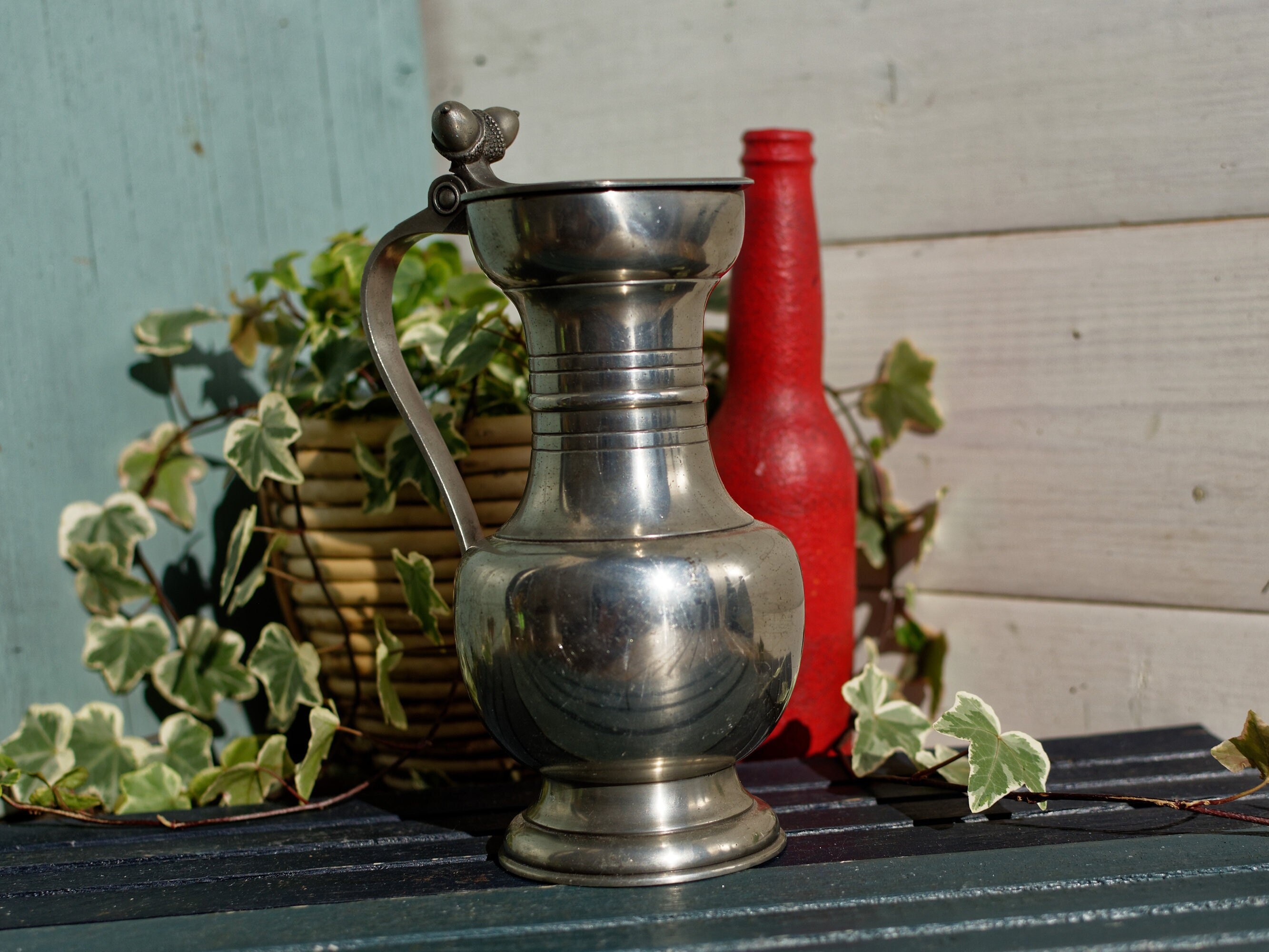 Pichet à Vin en Étain Millésimé Français ~ Rose Design International Cruche avec Levier à Glands Étá