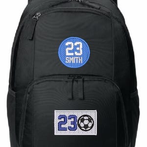 Parches adhesivos personalizados con velcro para nombres, números y logotipos en bolsas deportivas y gorras.