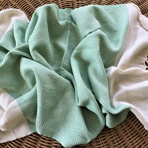 Handmade Turkish Cotton Hand Towel: Green Herringbone Peshkir (23&quot;x35&quot;)