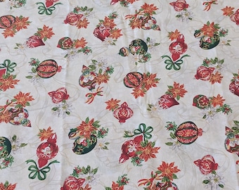 Tissu en coton pour Noël : rouge, ornements dorés, imprimé poinsettia