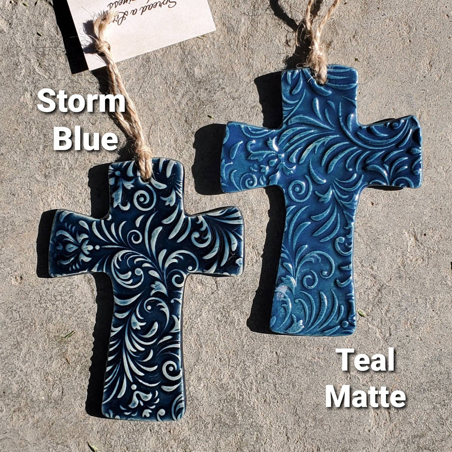 オンリリ　Onlili グレーの文字入り陶器 レア Very Detailed Micro Inlay Rainbow Mosaic Cross Pendant