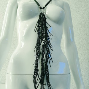 Cravate avec franges et pointes / Cravate noire avec franges / Collier zippé avec franges / image 4