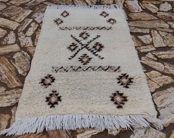 Vintage Moroccan Wool Rug: Hand-Knotted Shag Runner (2'7x5'0 Ft)