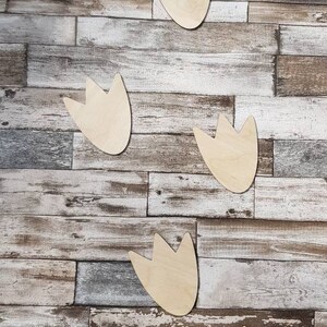 Dinosaur footprints wall decorations t-rex painted or plain wood Type 2, 6 pack