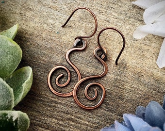 Copper swirl earrings, copper spiral earrings, hammered copper earrings, boho earrings, hippie jewelry, healing copper earrings, rustic