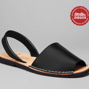 Diegos® Men&#39;s black Spanish Avarcas leather sandals | Authentic Avarcas sandals with sole made of 45% recycled rubber from tires