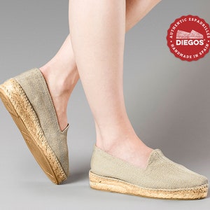 Diegos® Classic low wedge dark beige Lucía herringbone espadrilles shoes, hand made and hand stitched in northern Spain