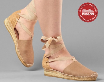 Sapatos alpercatas Diegos® Classic de salto baixo Lola bege, feitos e costurados à mão no norte da Espanha | guarda-roupa cápsula