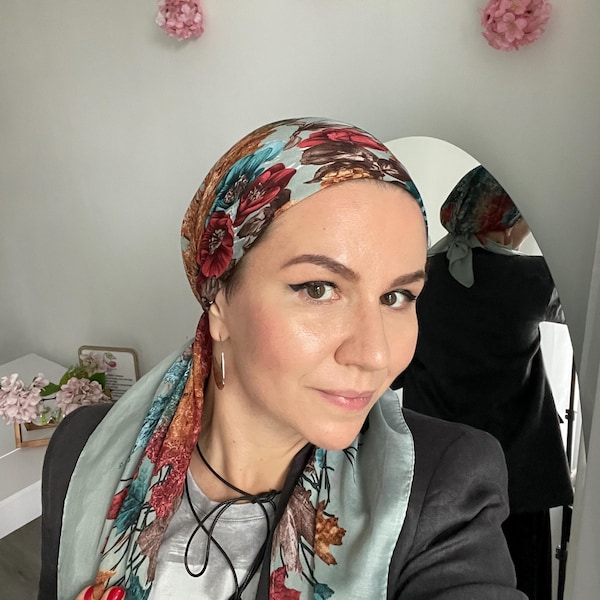 Grazioso foulard pre-annodato con stampa floreale. Bandana antiscivolo fatta a mano per donna. Copricapo estivo Tichel. Regalo per lei. Cappello bandana antiscivolo