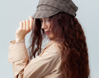 Autumn Beret with Visor for Women. Warm Classy Beret for Her. Black Beret with Eco Leather Visor. Red Eco-Suede Beret Hat as a Gift for Her.