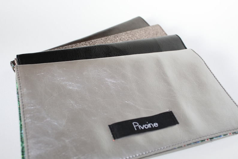 Glossy black checkbook