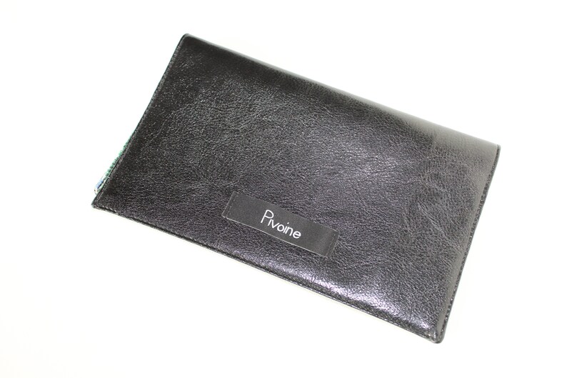 Glossy black checkbook