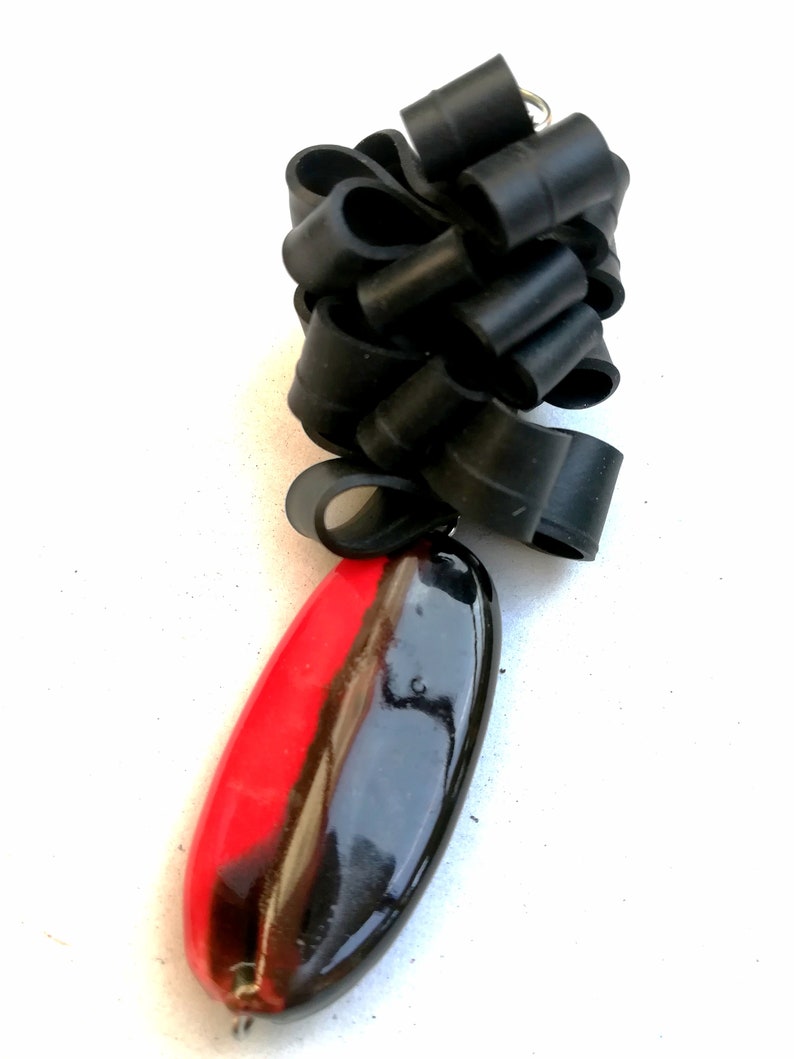 Big long earrings realized in recycled inner tube and red and black stones