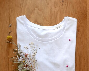 Customizable hand-embroidered organic cotton t-shirt - PARSEMEES FLOWERS