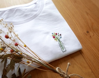 Customizable hand-embroidered organic cotton T-shirt - BOUQUET VASE