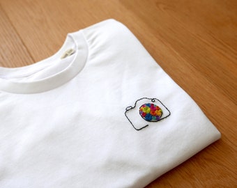 Customizable hand-embroidered organic cotton T-shirt - CAMERA