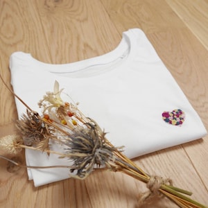 Customizable hand-embroidered organic cotton T-shirt - COEUR FLEUR