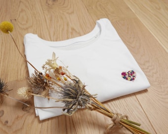 Customizable hand embroidered organic cotton t-shirt - FLOWER HEART