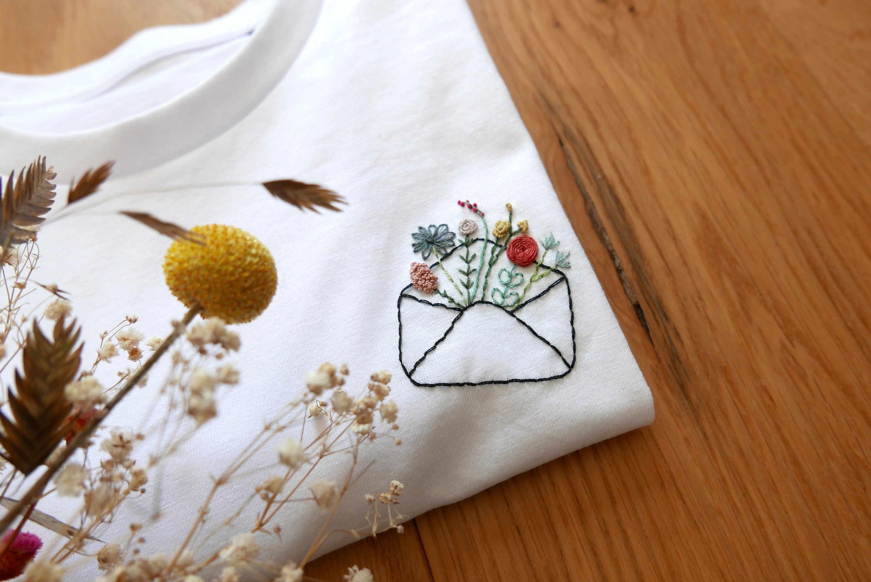 Tシャツ・カットソー Certified cotton shirt with Monogram embroidery T-Shirt with Bee Embroidery Black Cotton Jersey | DIOR