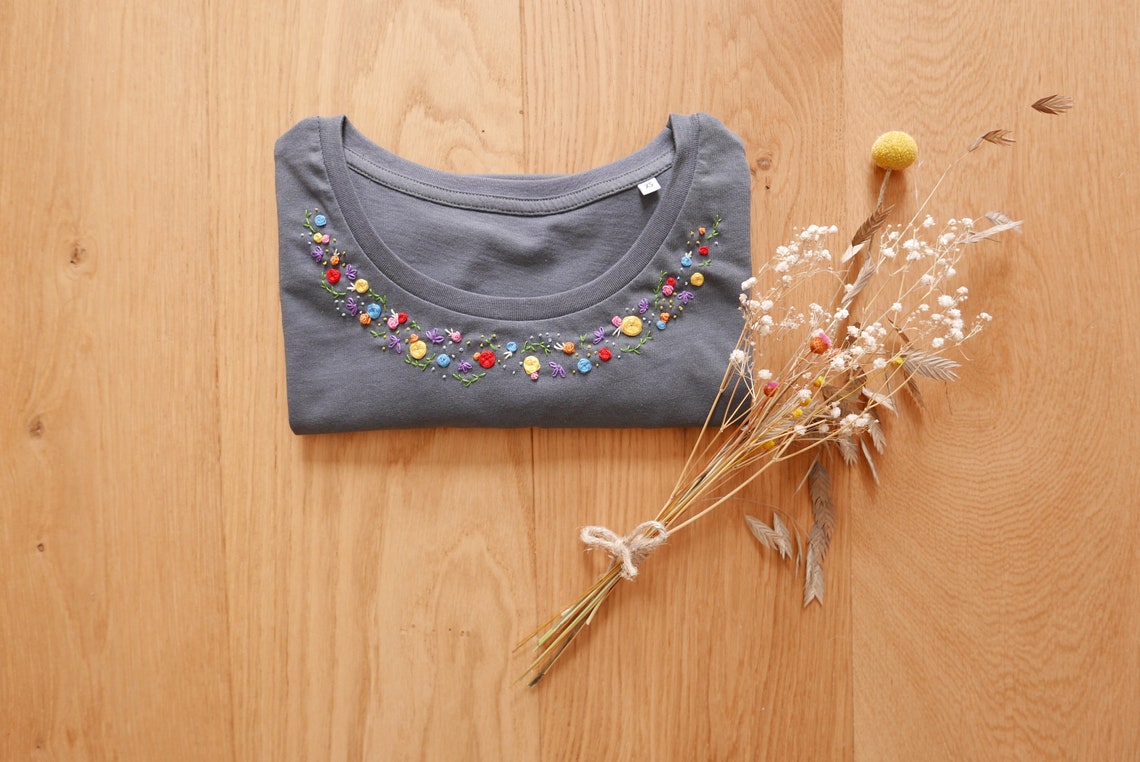 T-shirt brodé 100% coton bio en pré-commande main image 1