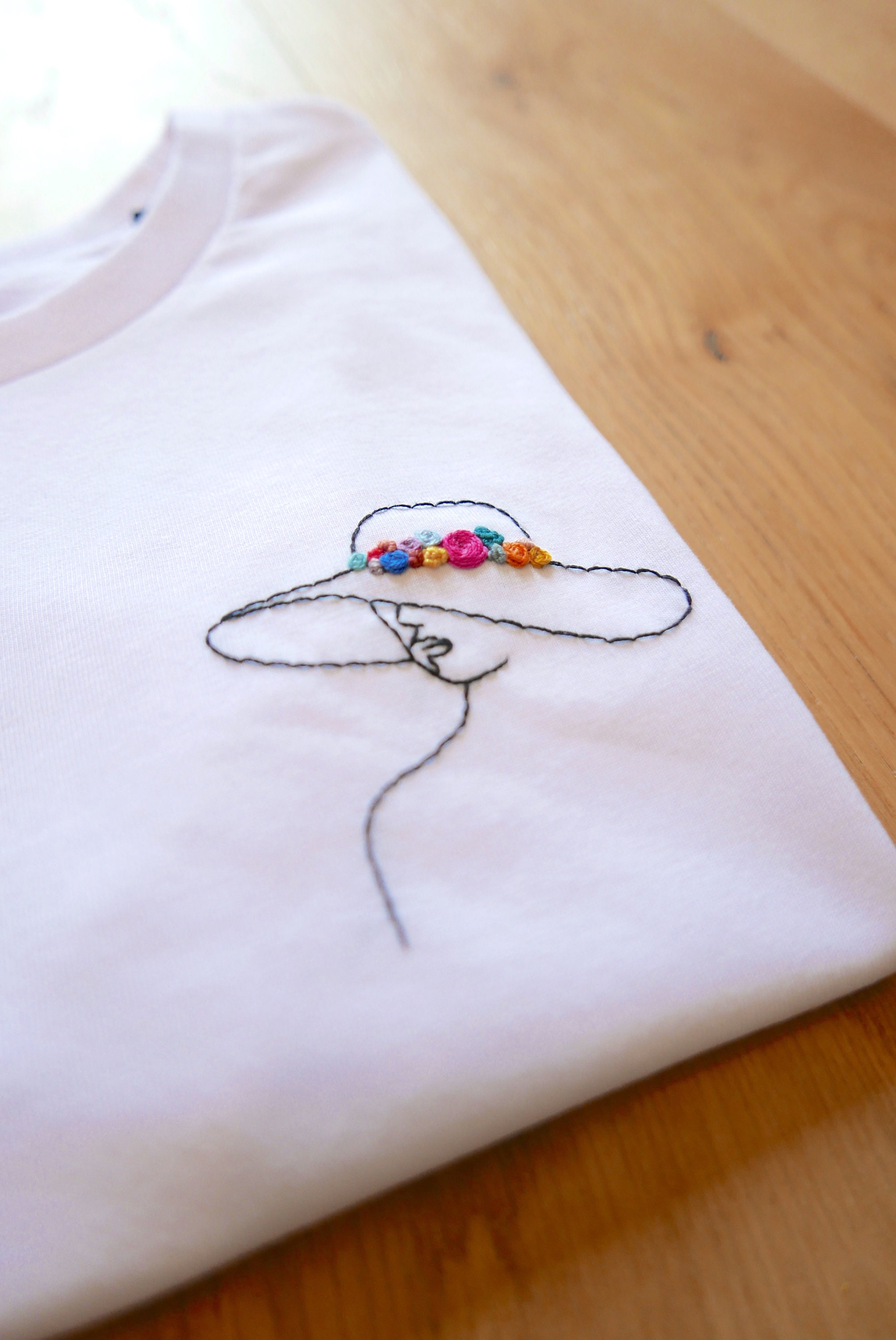 Customizable Hand-embroidered Organic Cotton T-shirt HEY MINOE  COLLABORATION 
