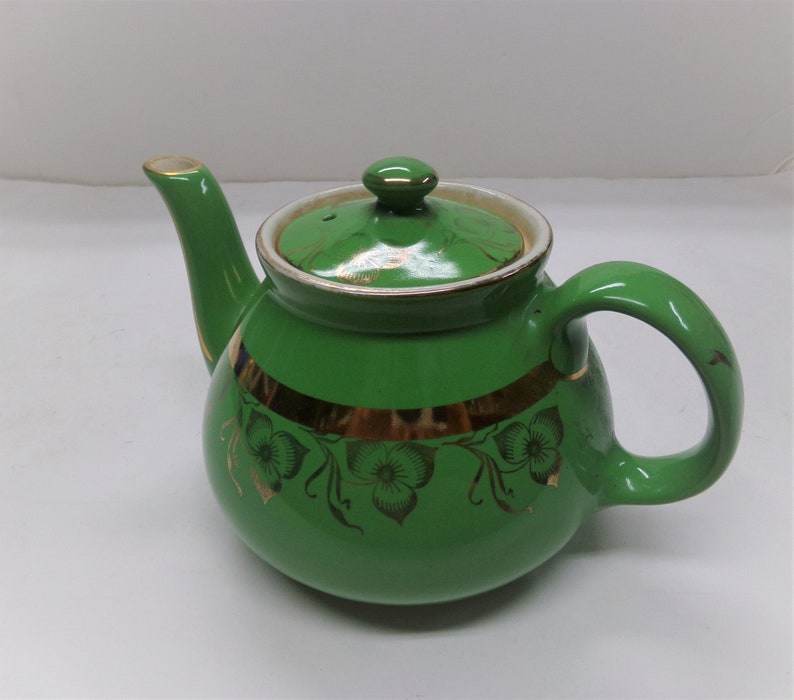 Hall China New York Dresden 4 Cup Emerald Teapot with Standard Gold Design