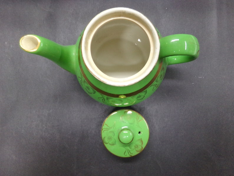 Hall China New York Dresden 4 Cup Emerald Teapot with Standard Gold Design