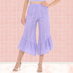 Lavendel oogje borduurbroek, hippie capri broek met wijde pijpen, asymmetrische crop broek met ruches, losse broek zomerevenement, broek met elastische taille