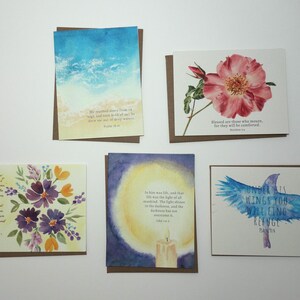 Conjunto de cinco cartões de escrituras com versículos encorajadores e reconfortantes e fundos aquarelados - Conjunto de cartões de versículos bíblicos