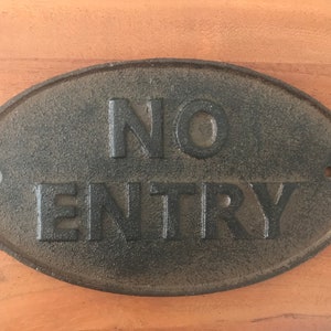 Cast Iron Rustic Brown &quot; NO ENTRY&quot; Door Plaque Sign Entryway
