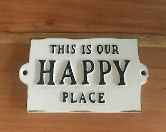 Este es nuestro lugar feliz Placa de letrero de hierro fundido vintage / Letrero montado Blanco Negro