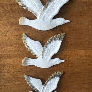 Set Of 3 Flying Wall Birds Hanging Retro Vintage Style Ornament Swallow White Gold Black Coastal Vibe