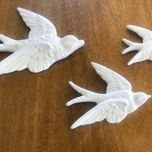 S/3 White Flying Wall Birds Hanging Retro Vintage Style Ornament Swallow Ceramic wall decor mounting flying flock Birds
